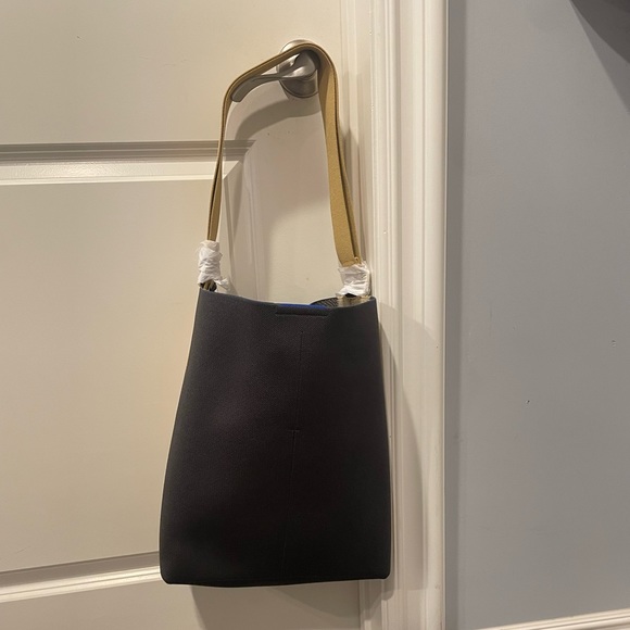 Rothy’s The Bucket Bag Ink and Ivory - Picture 2 of 4